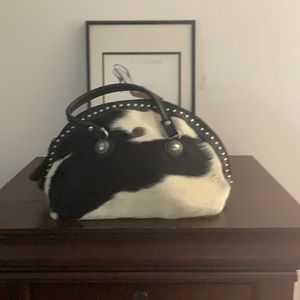 Black and white calfskin handbag.